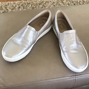 Naturalizer frost slipper on sneaker